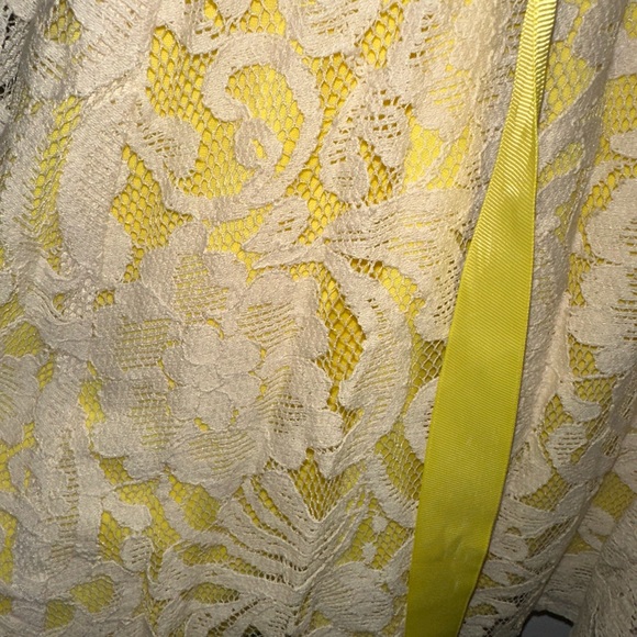 Light yellow Lace dress feminine and fun with yellow ribbon belt - Picture 3 of 3